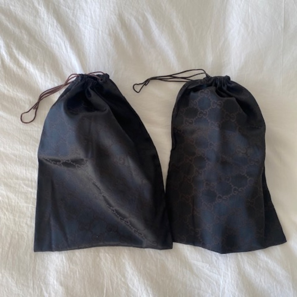 GUCCI drawstring travel shoe bags (2) with discreetly etched logo - Picture 2 of 5